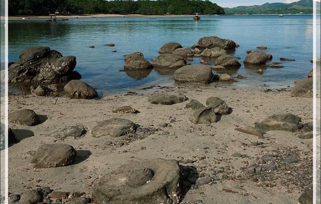 Une pierre volcanique étonnante - Nosy Sakatia - Madagascar