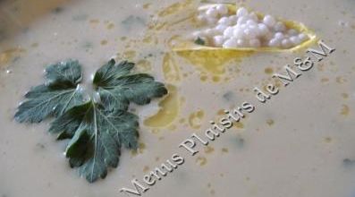 Velouté aux chicons et au caviar d'escargot