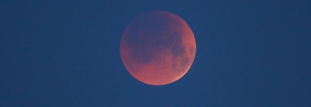 2022 : Eclipse totale de Lune au dessus de Marseille