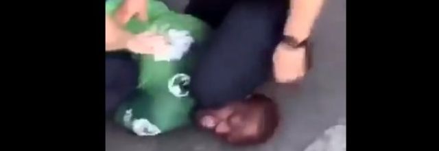 A Paris, la police utilise la même technique que celle qui a tué George Floyd