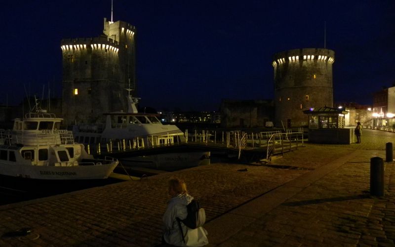 les tours de La Rochelle de nuit