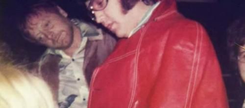 photo Elvis -red west 