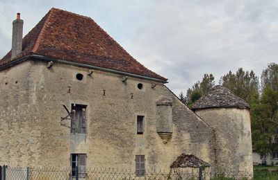 Une vieille maison à Veuxhaulles sur Aube...