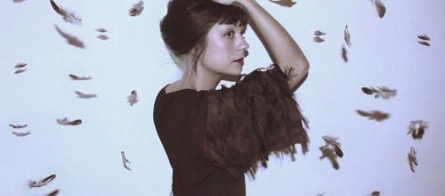 Condore dispense sa magie sur l'EP Jaws et le titre Boring