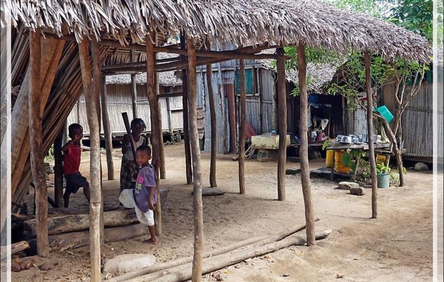 Petit bout de femme mais tout d'une grande ! - Antanambe - Nosy Sakatia - Madagascar