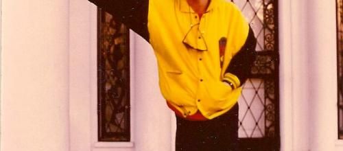 vous avez dit ELVIS -titre en rapport -autour de lui