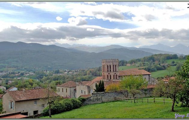 Rapide balade dans la cité "Grands Sites Midi-Pyrénées" de Saint-Lizier - 09 (La Cathédrale Saint-Lizier et son cloître roman)
