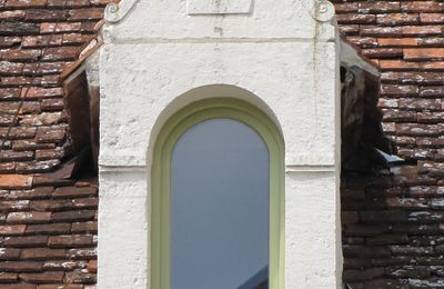 Encore de belles lucarnes des maisons anciennes de Châtillon-sur-Seine