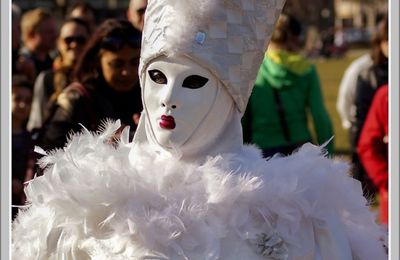 Annecy, carnaval vénitien (blanc)