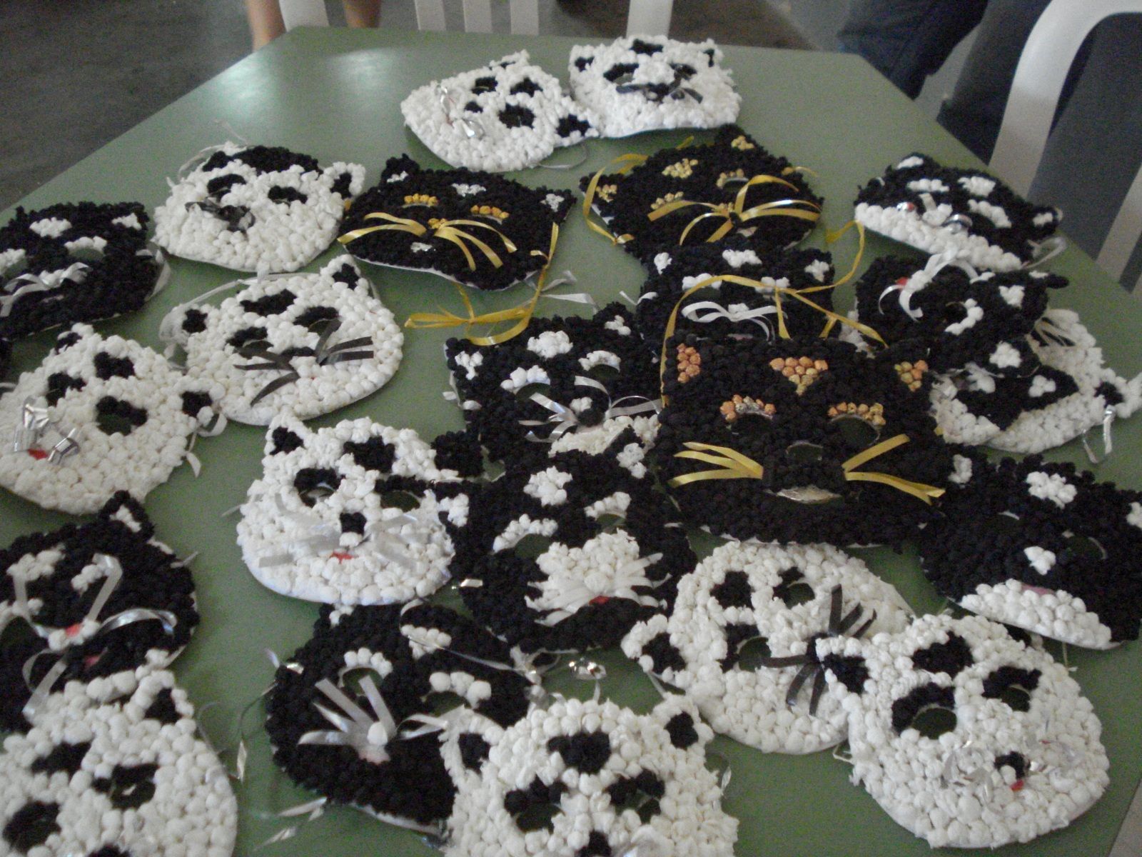 Carnaval en maternelle, album, masques, chats