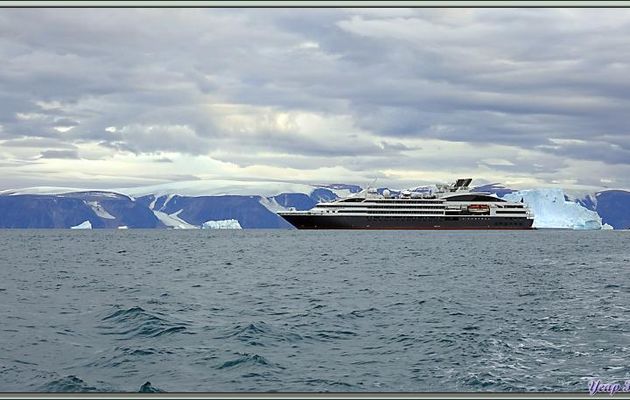 Départ en Zodiac pour aller visiter Qaanaaq - Groenland