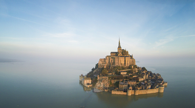 Le plus étonnant monastère-île ... 