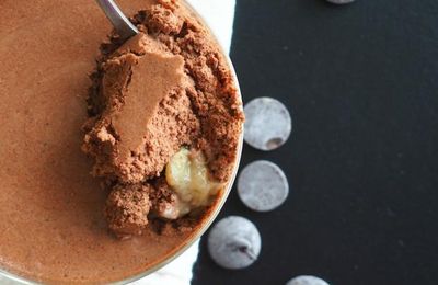 Verrine de mousse au chocolat sur sa compotée de bananes vanille/tonka