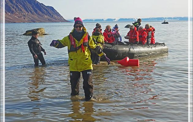 Retour vers l'Austral qui va ensuite prendre la direction du village de Grise Fiord (ᐊᐅᔪᐃᑦᑐᖅ ou Aujuittuq, le Village qui ne dégèle jamais) - Ellesmere Island - Nunavut - Canada