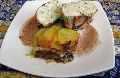 Blanc de poulet en robe de lard, sauce au porto