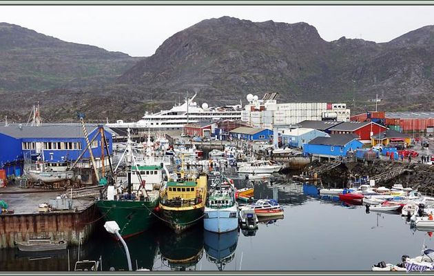 La balade se termine, retour au port toujours sous la pluie - Sisimiut - Groenland