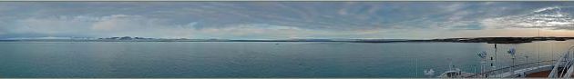 Vue panoramique 225° sur Devon Island à gauche et Philpots Island à droite - Nunavut - Canada