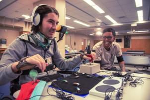 Microsoft annonce la manette Adaptative Xbox, pour faciliter l’accès au jeu vidéo aux personnes handicapées