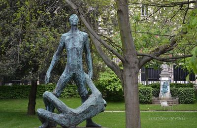 Jardin du Luxembourg : Mémorial aux étudiants résistants par Gaston Watkin