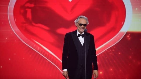 LES 10 MEILLEURS MORCEAUX D'ANDREA BOCELLI CHANTES  EN SOLO OU EN DUO AVEC.... 
