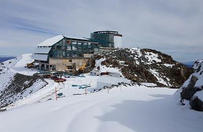 L'observatoire de Vera-Rubin au Chili et sa camera géante.