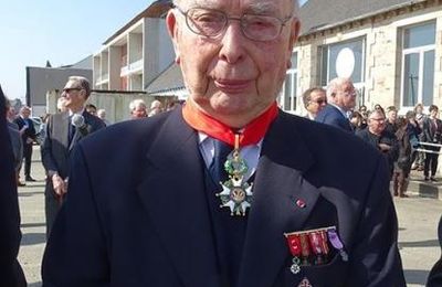 * A Paimpol le 21 avril dernier :  une plaque en mémoire des jeunes partis pour l'Angleterre les 18 et 19 juin 1940