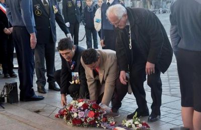 * 7 octobre, Arc de Triomphe  : " "Que vive à jamais la mémoire des valeureux tamari'i volontaires et de leur chef !"