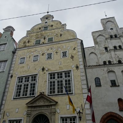 Riga 2 (Lettonie) : du monument de la Liberté à la cathédrale du Dôme.