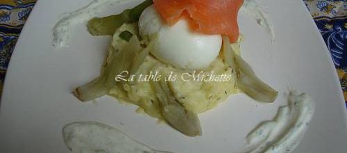Ecrasée de p de terre, oeuf poché, truite fumée, sauce à l'aneth