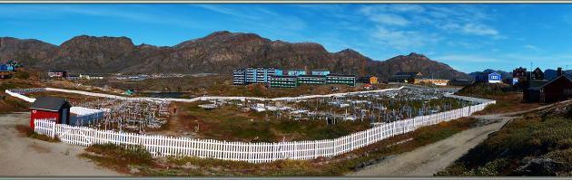 Vue panoramique sur le cimetière de Sisimiut - Groenland