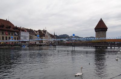 EB - Le pont de Lucerne, plus ancien pont couvert en bois d'Europe...