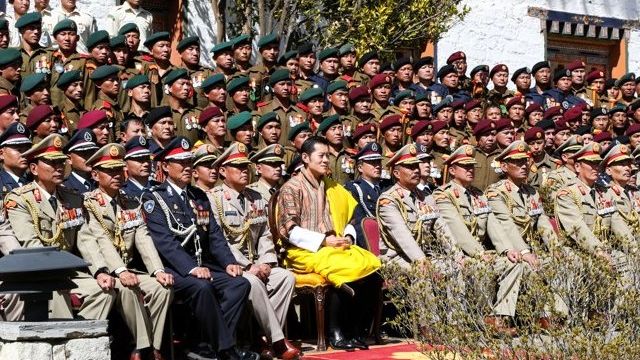 Le roi et les militaires