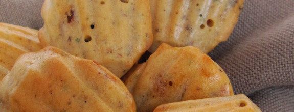 Mini- madeleines salées (tomates séchées, olives noires & herbes de provence)