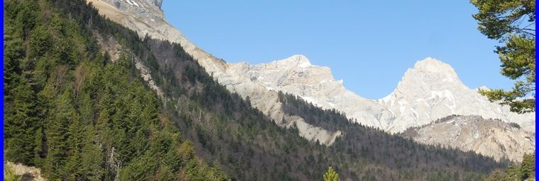 Devoluy, torrent de l'Abéou et le chalet pastoral de Chazal