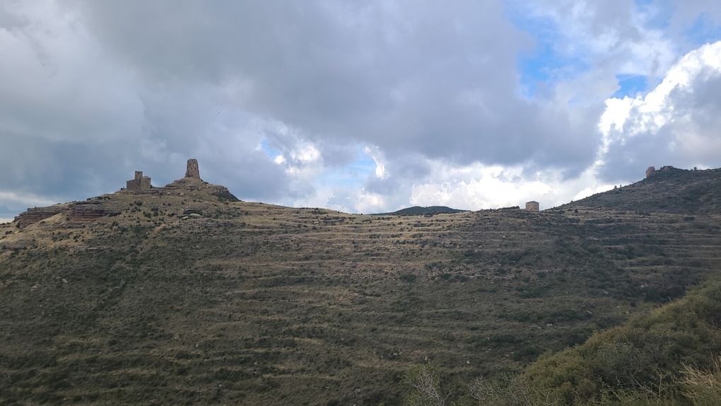 Vers  Los Mallos De Riglos et Aguero