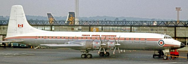 Canadair CC-106 des Forces armées canadiennes 