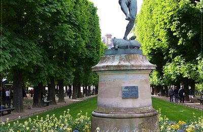 Jardin du Luxembourg : Faune dansant (bronze, 1852) de Eugène Louis LEQUESNE