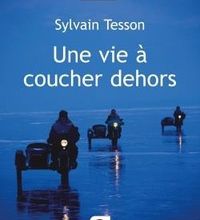 Livres gratuits à télécharger pour allumer le feu Une vie à coucher dehors 9782848682860 in French par Sylvain Tesson
