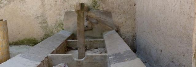 LAVOIRS ET AUTRES A LA ROQUEBRUSSANNE