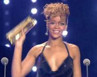 NRJ Music award l'Artiste féminine internationale de l'année : Rihanna, videos !