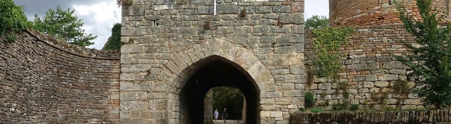 En Bourgogne –  La cité médiévale de Brancion