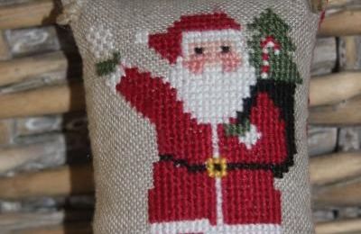 HO ! HO ! HO ! Voici la deuxième petite pendouille père Noël à suspendre...