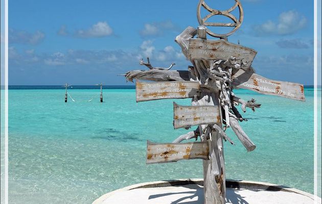 Panneau directionnel local - Moofushi - Atoll d'Ari - Maldives