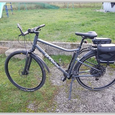   🚴 Mon vélo est un  VTC Riverside 920.