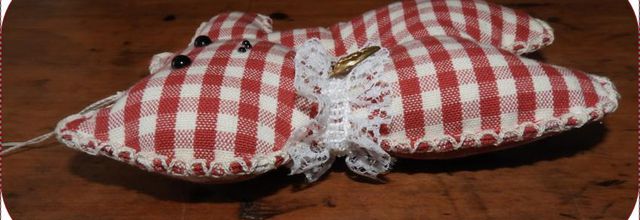 Chat en  tissu ,,, étagère porte -revues