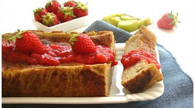 CAKE À LA RHUBARBE  ET SA COMPOTÉE DE FRAISES