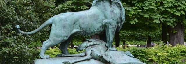 Jardin du Luxembourg : Lion de Nubie et sa proie (bronze, 1870) Auguste CAIN