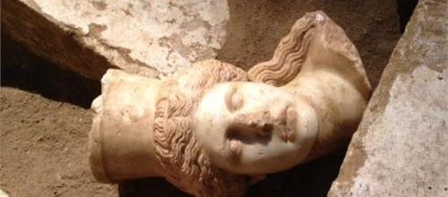 Amphipolis : tête de la sphinge Est