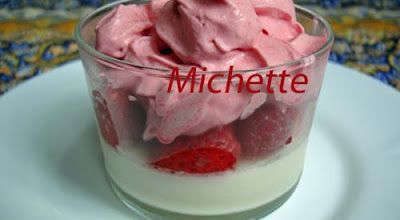 Verrine au lait d'amande, palet breton, fruits rouges et espuma à la framboise
