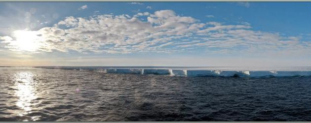 27/02/22, Mer de Ross, Bay of Whales : la demi-heure qui a suivi la confirmation officielle du record à 78° 44,3' Sud a été consacrée aux congratulations et aux photos-souvenirs